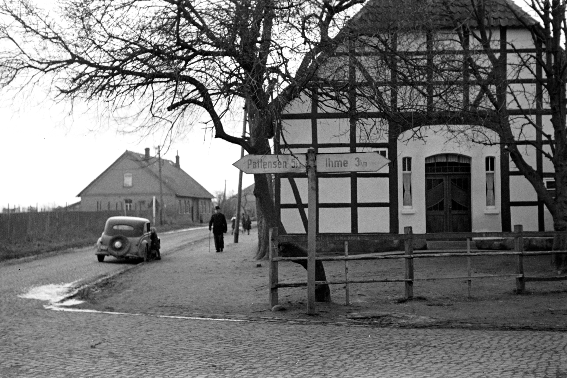 Kreuzung Blickrichtung Ortsausgang Lüdersen/Linderte 1950